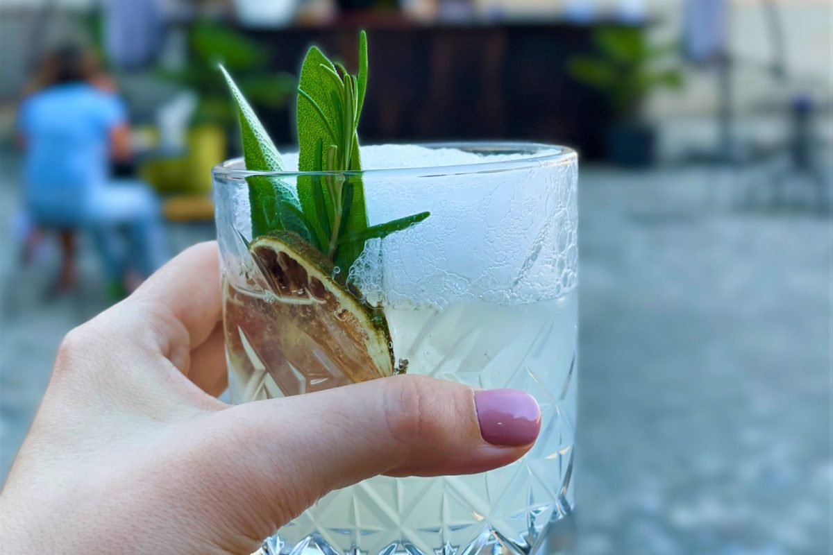 Che gusto ha l’aperitivo in un castello e nel suo borgo: Palazzo de’ Rossi