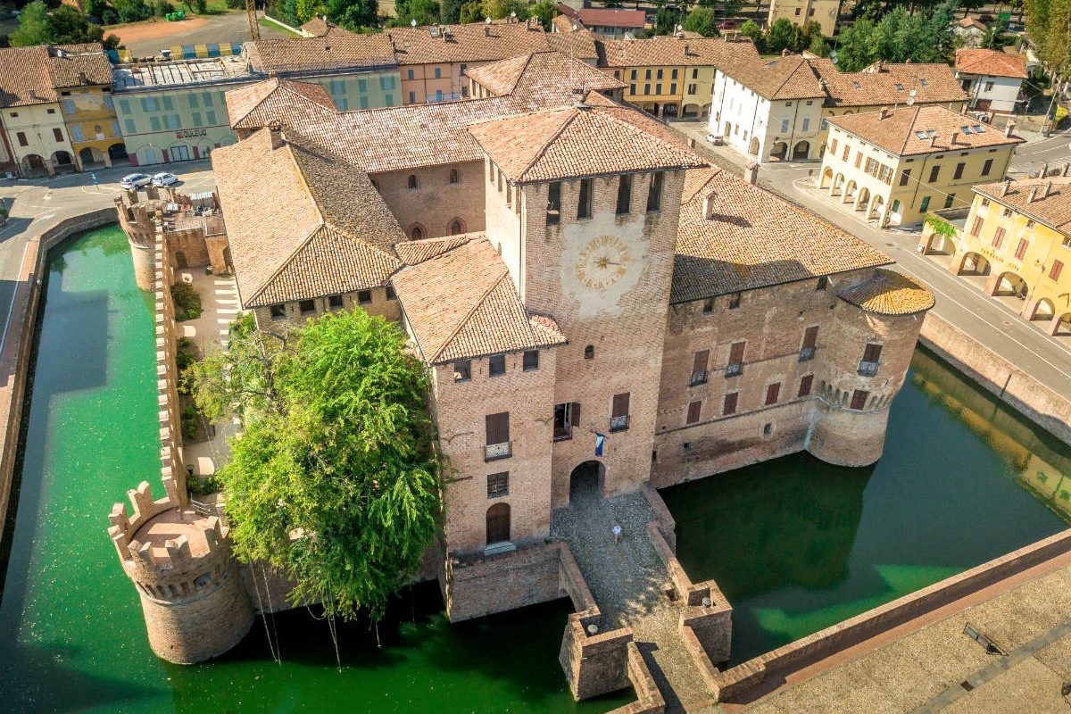 Evocare gli spiriti in un castello: lasciatevi guidare in questa esperienza mai vissuta prima